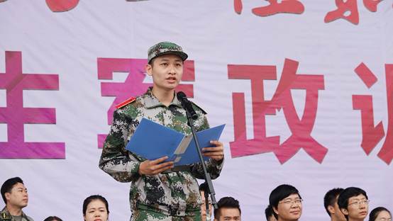 图片包含 人员, 文字已生成高可信度的说明