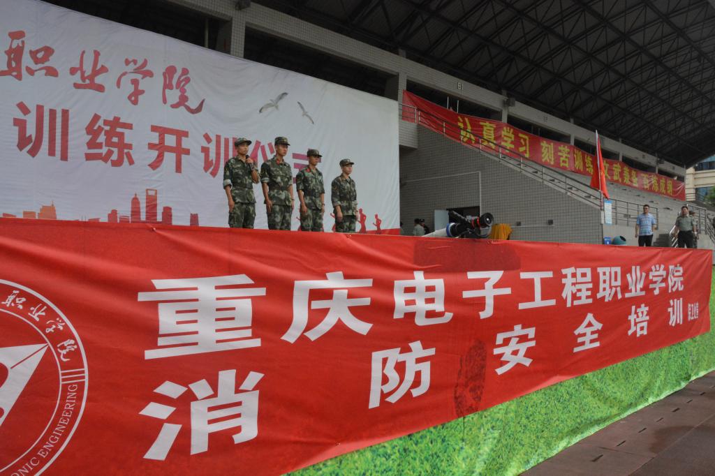 消防官兵现场授课