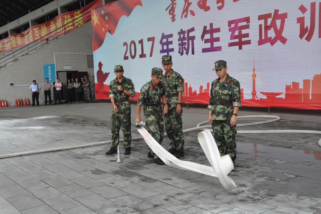 演示铺设水带