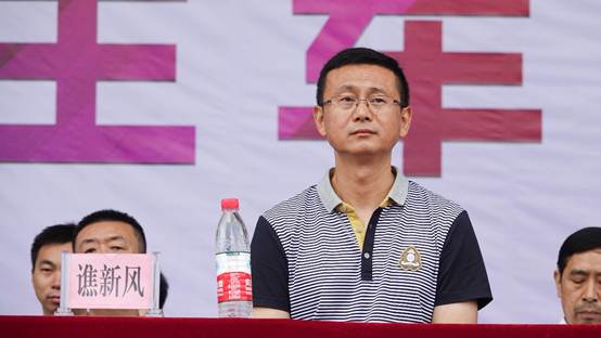 图片包含 人员, 男士已生成极高可信度的说明